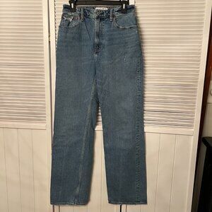 Abercrombie Women’s Curve Love High Rise 90s Relaxed Jean Medium Size 4 Long
